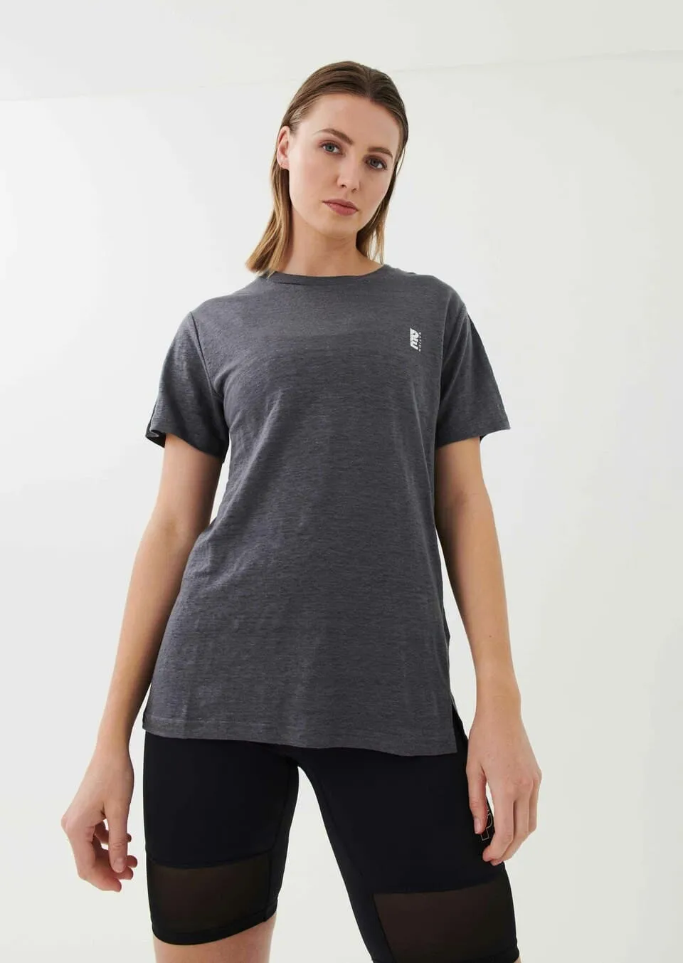 BASE JUMP TEE IN CHARCOAL